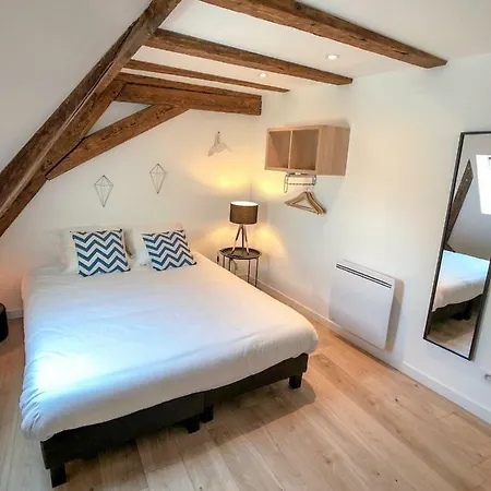Beauty & The Beast - Old Town Cosy Apartment