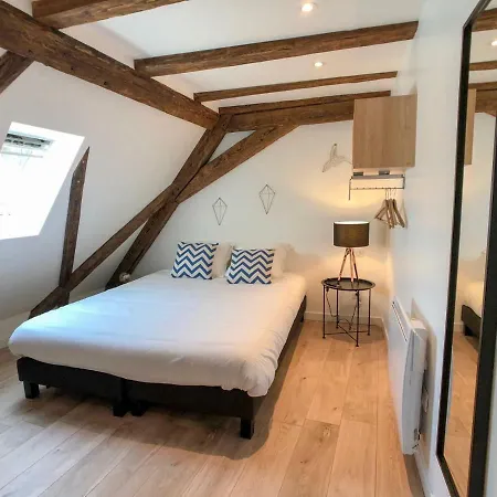 Beauty & The Beast - Old Town Cosy Apartment