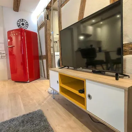 Beauty & The Beast - Old Town Cosy Apartment *